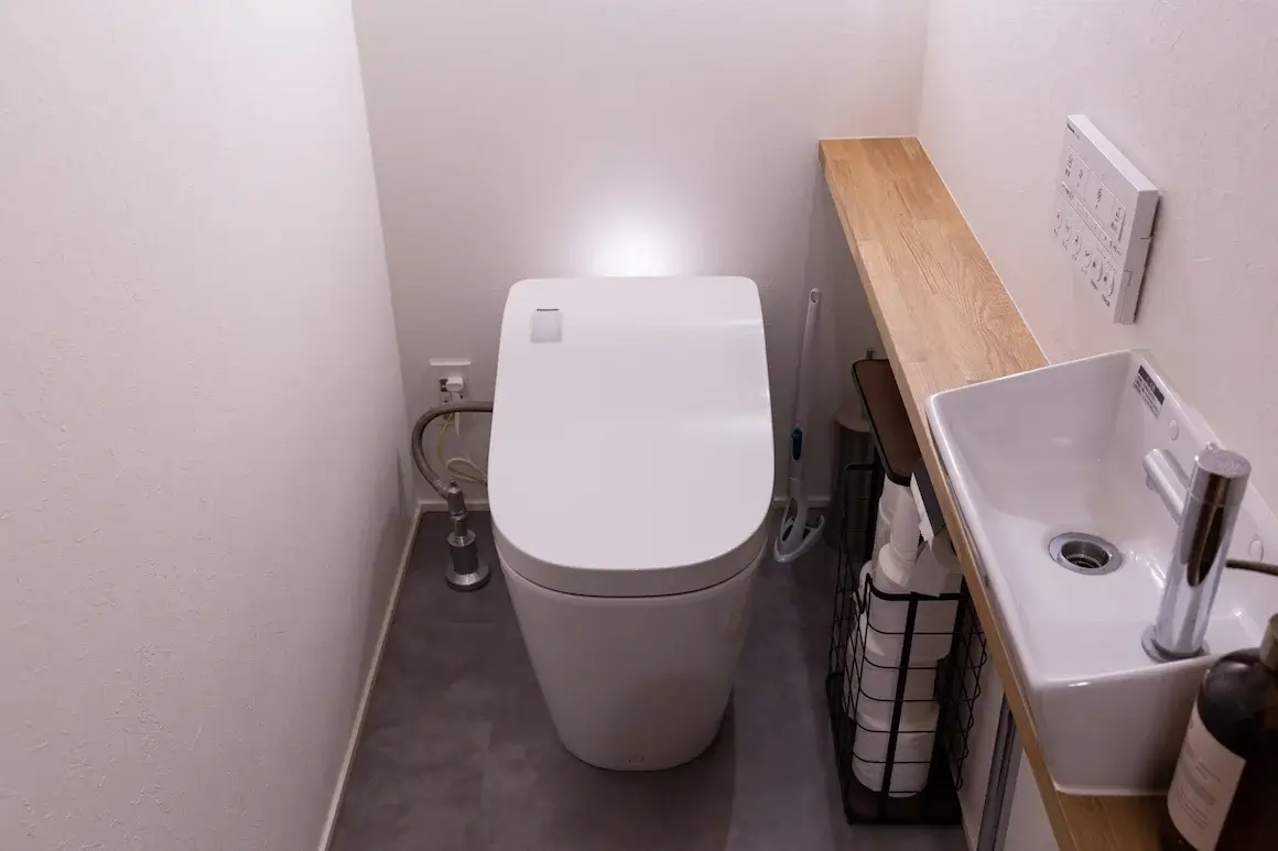 使用不能トイレ トイレリフォームで手洗い器を設置したい！ポイントや費用目安を解説 | リフォームなら鈴与ホームパル株式会社